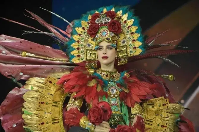 Miss Universo Fátima Bosch se desmaya en pleno desfile de Carnaval (+video) 